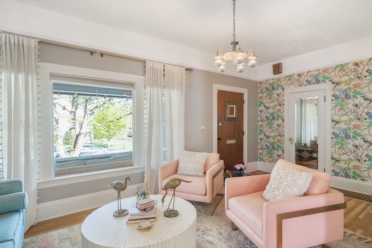 THE BEST Portland Location! Hip Foodie Central gallery image 3