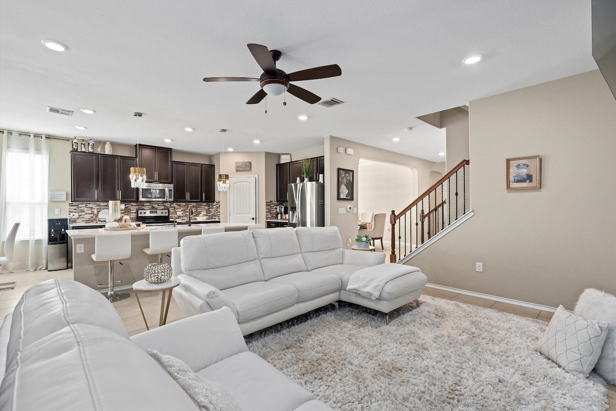 Enchanting Luxury Home Near Downtown Austin gallery image 5