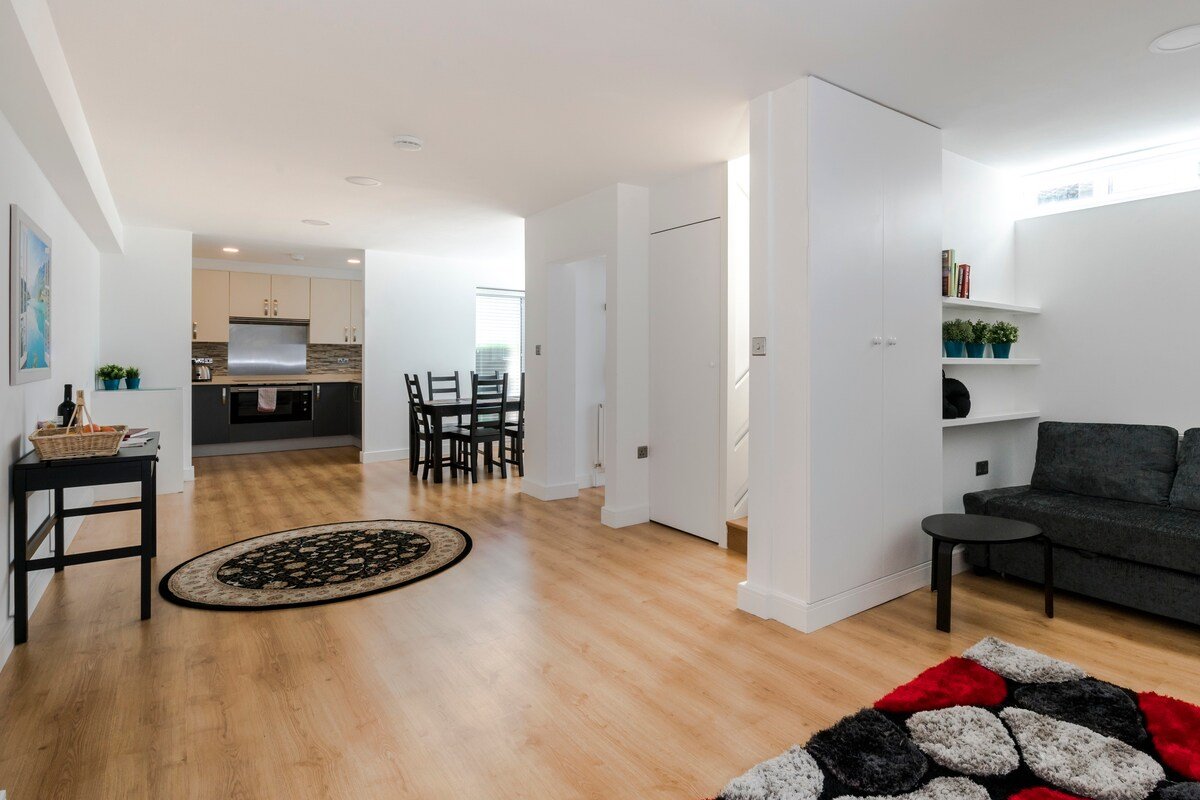 Luxury Hampstead House, Close to City Centre gallery image 3