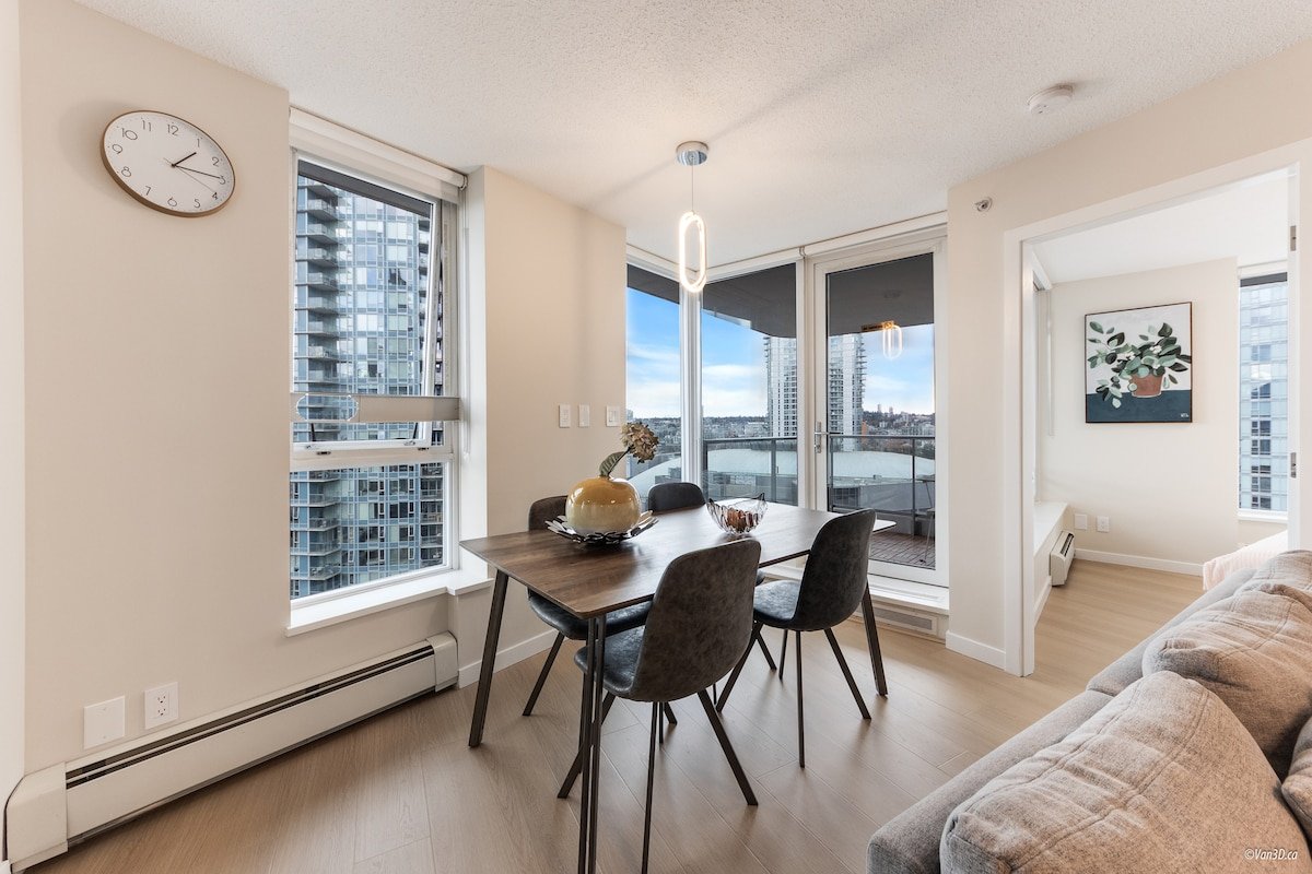 Heart of Downtown｜3BR｜Pool+Sauna+Parking+Views! gallery image 4