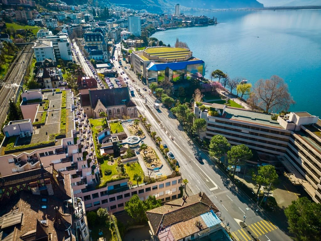 Alpine Stunning Apartment in Montreux by GuestLee gallery image 3