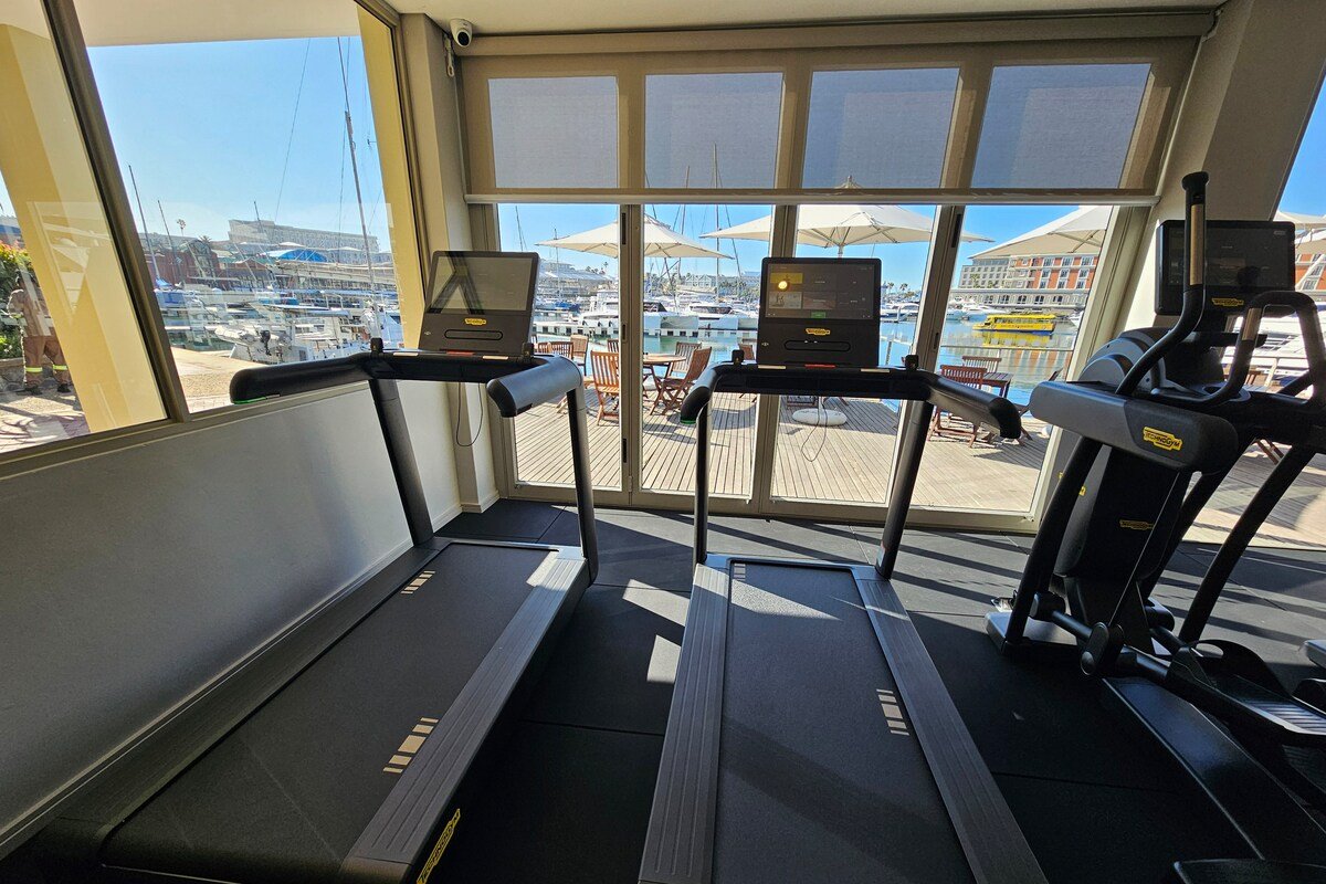 Exquisite 2-Bed waterfront living! gallery image 3