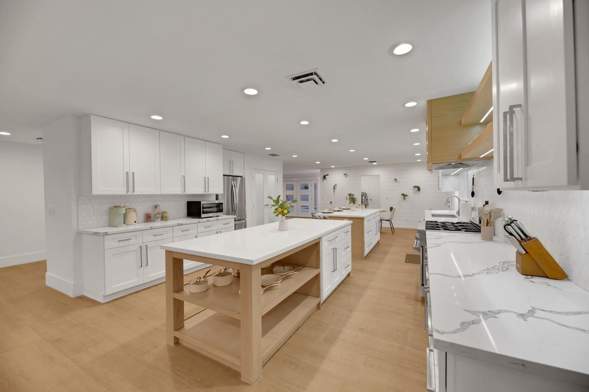 Vegas Villa Pool BBQ 5 mins to Las Vegas Strip! gallery image 4