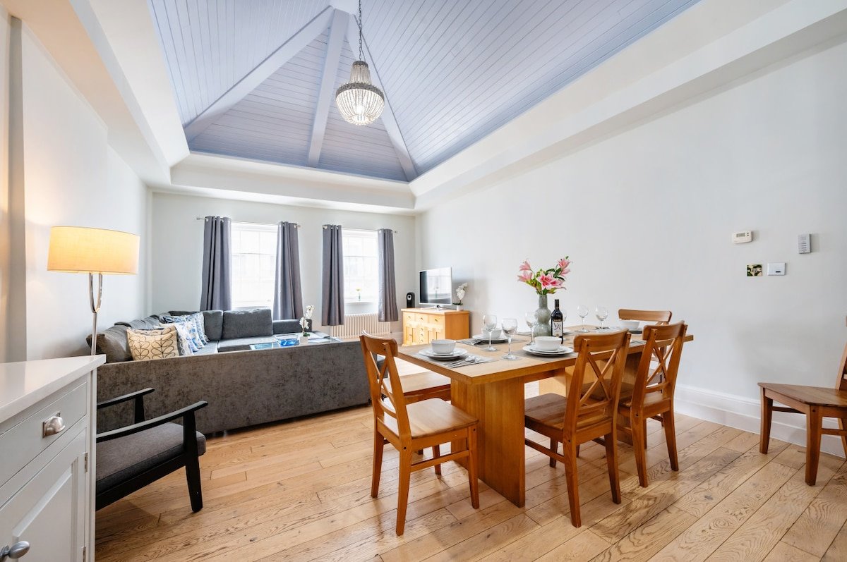 Unique Covent Garden Townhouse! gallery image 2