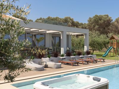 Agrielia Villa III, Embracing Heated Spa Whirlpool