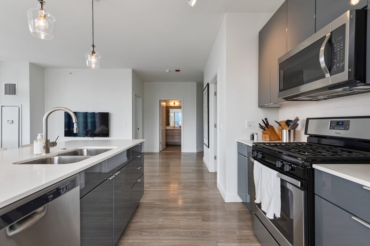 5-Star Gold Coast Experience in a Luxe 2BR Retreat gallery image 3