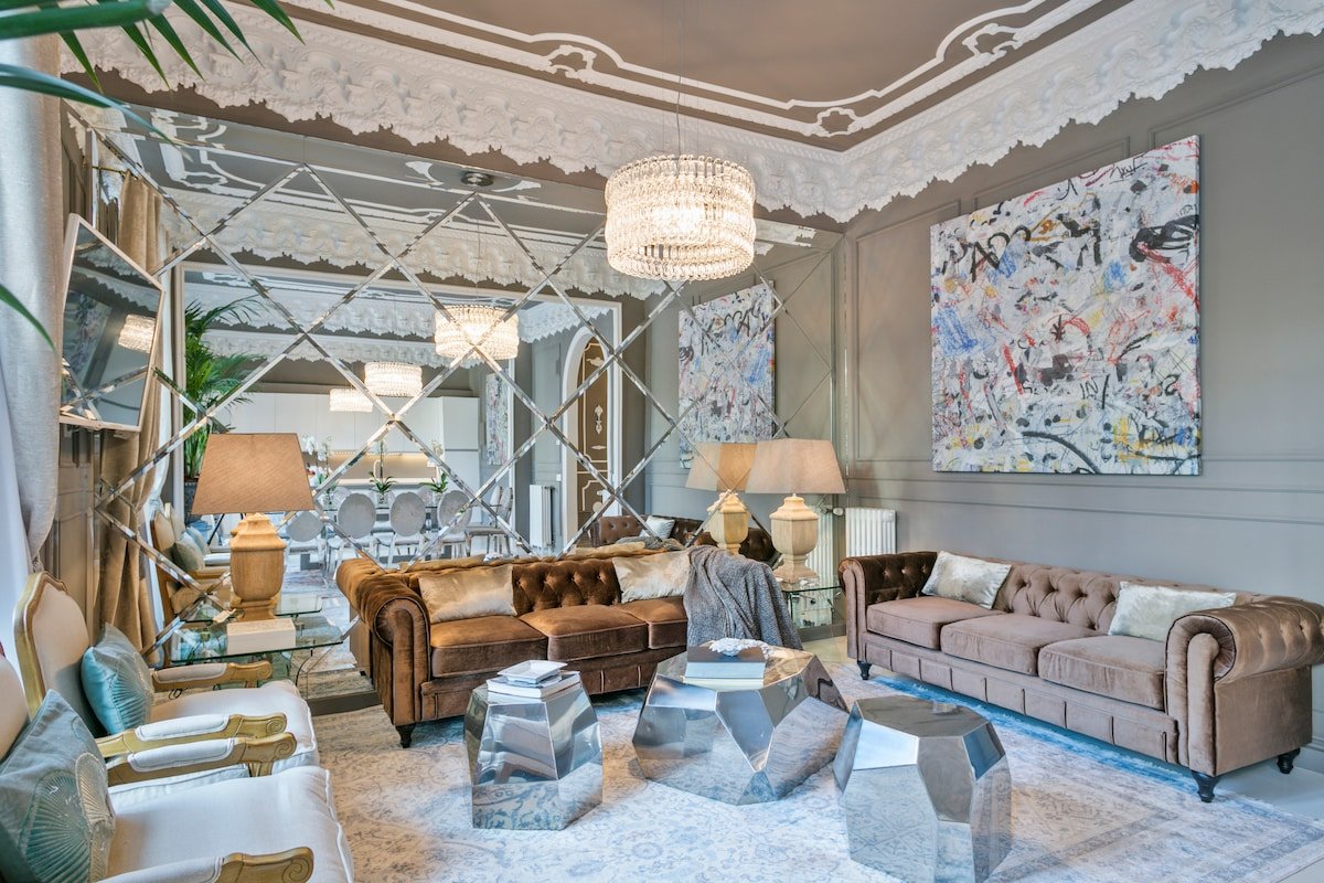 See Rambla de Catalunya from an Opulent Apartment gallery image 4