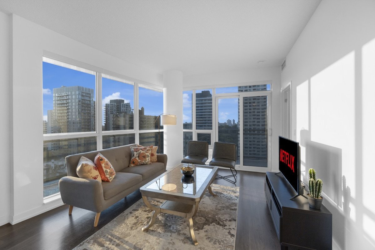 Spacious 3BR – Free Parking – 5 min walk to Subway gallery image 2