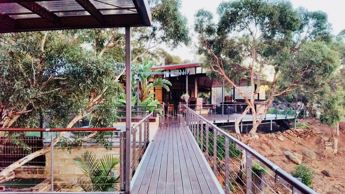 Treehouse in the Australian bush! gallery image 3