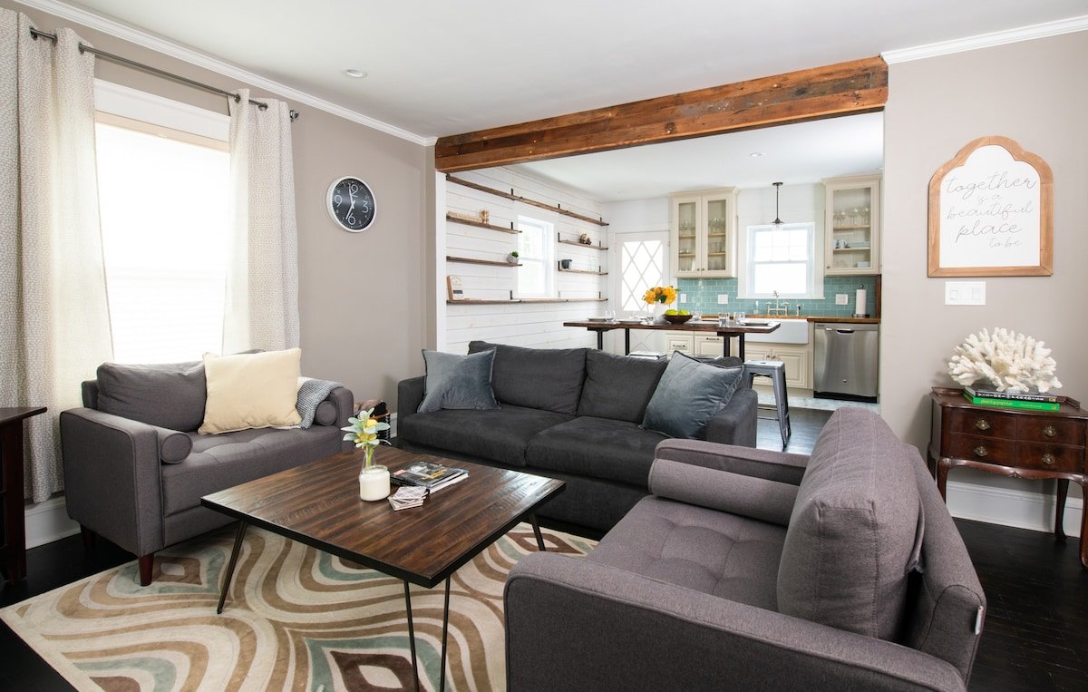 Hilltop House & Cottage, Close to Newport gallery image 2