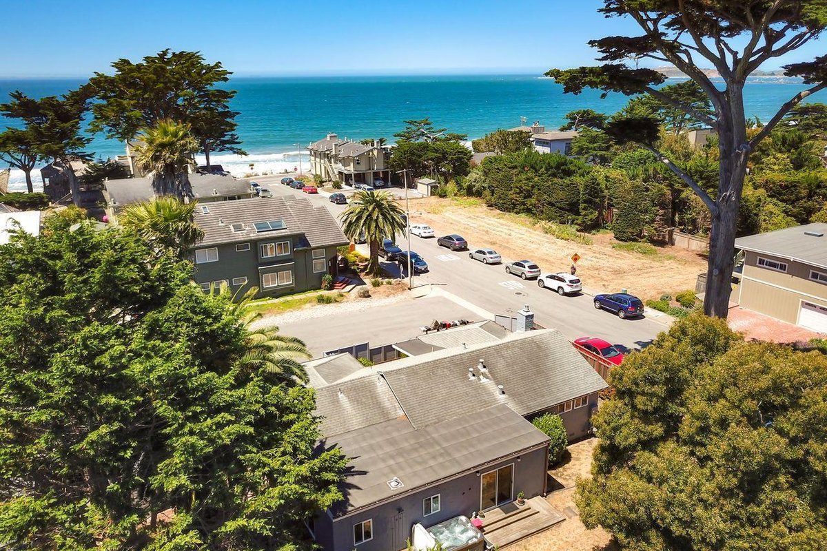 Ocean View House Few Steps from Miramar Beach