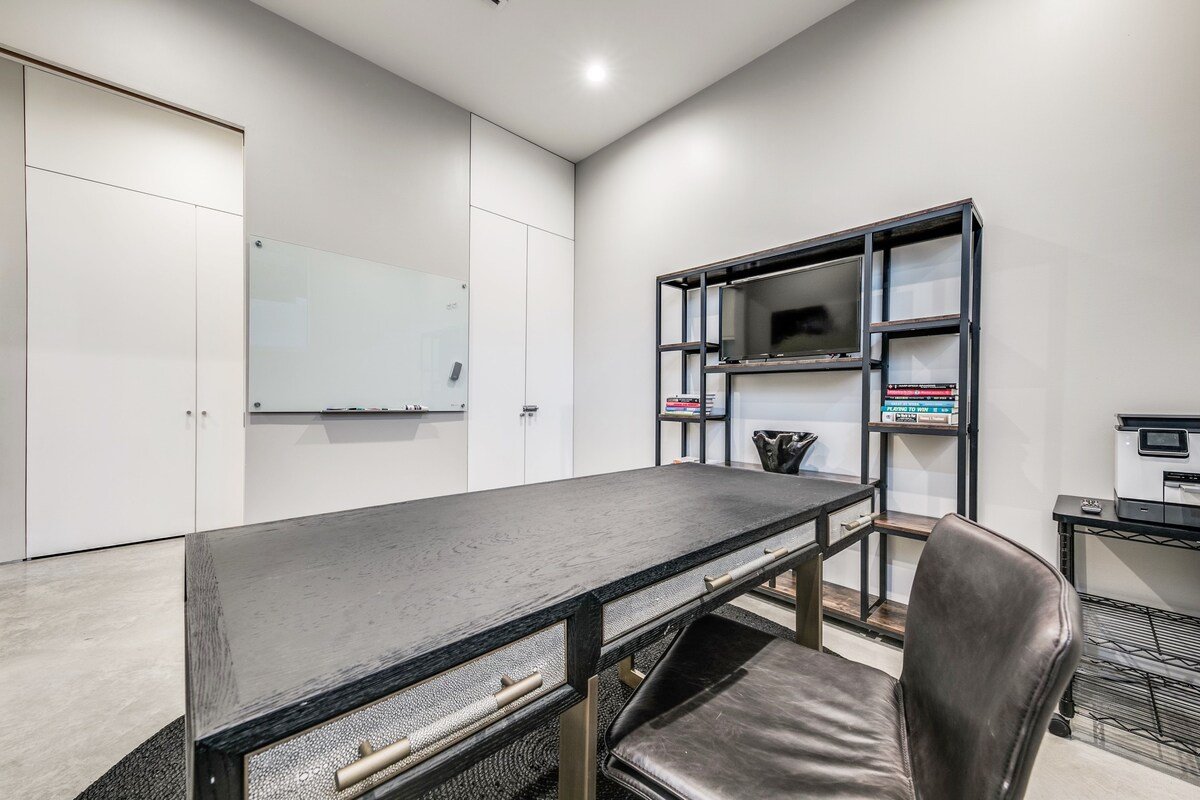 84 Walk Score, 2 Floor Lux Home w Office + Garage gallery image 5