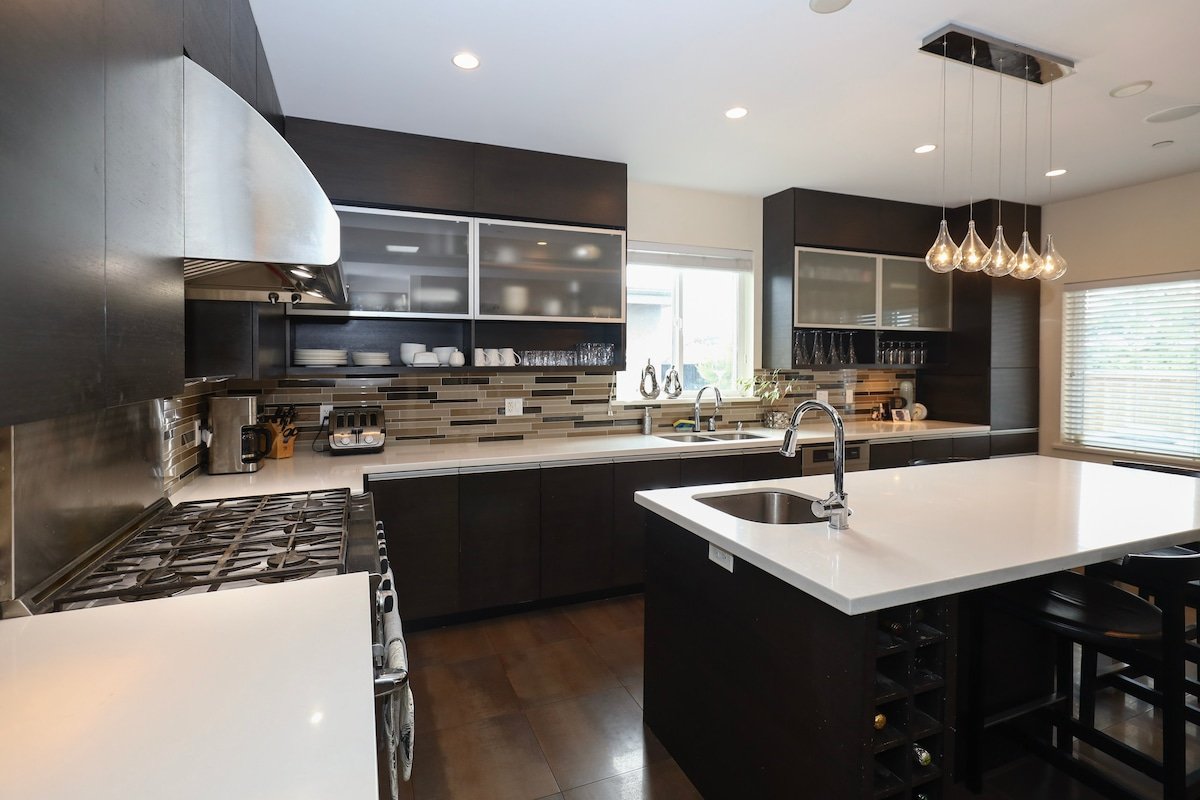 Modern 4 Bedroom Home – Huge rooftop patio gallery image 4