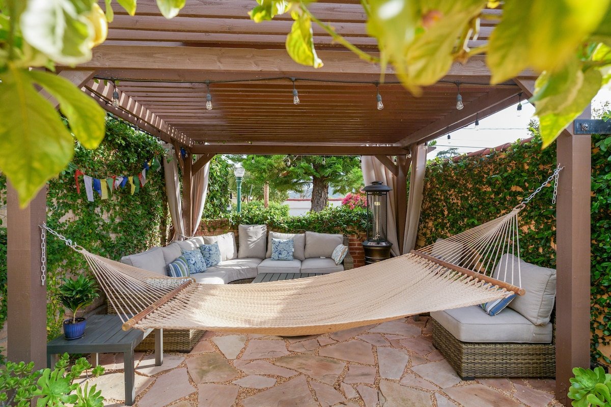 Luxurious Spanish House in a Scenic Neighborhood gallery image 5