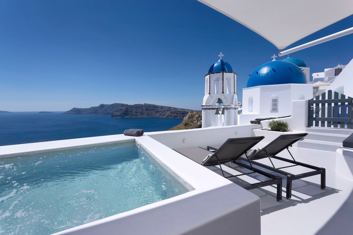 Bluedome Cavehouse by Otium Villas Santorini gallery image 2