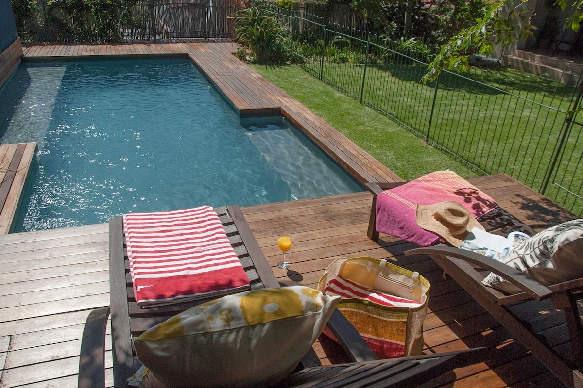 Stylish Green Point Villa | Pool & Garden Retreat gallery image 2