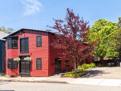 Historic, Updated Stable in Heart of Newport!