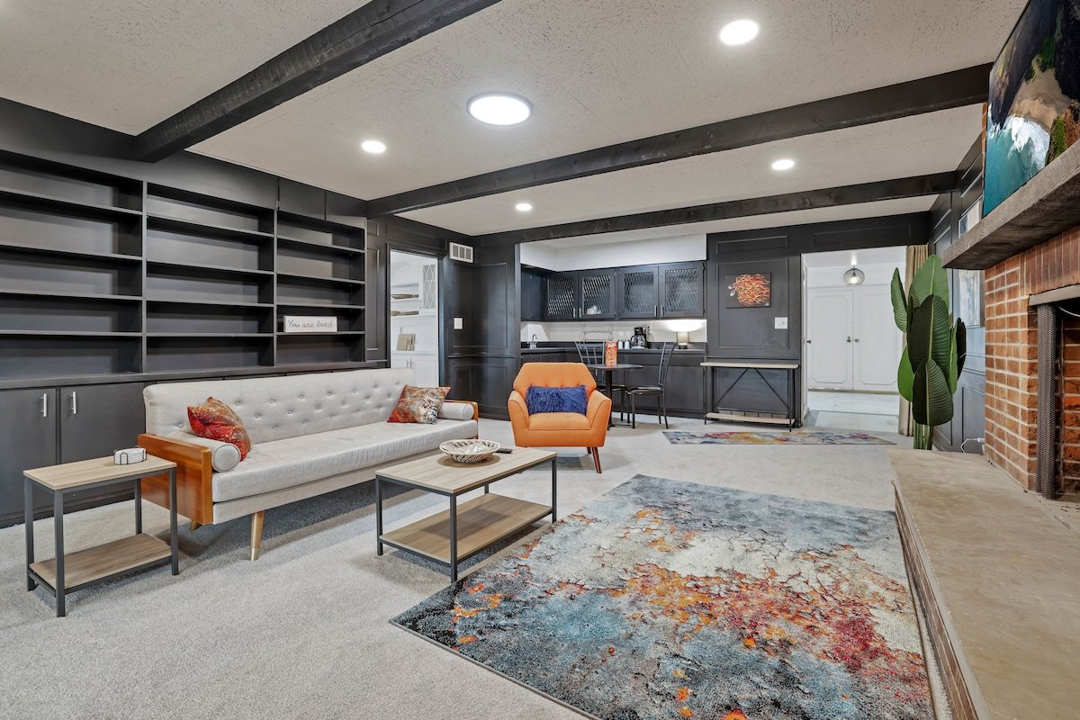 Spacious, Modern, Healing Home gallery image 2