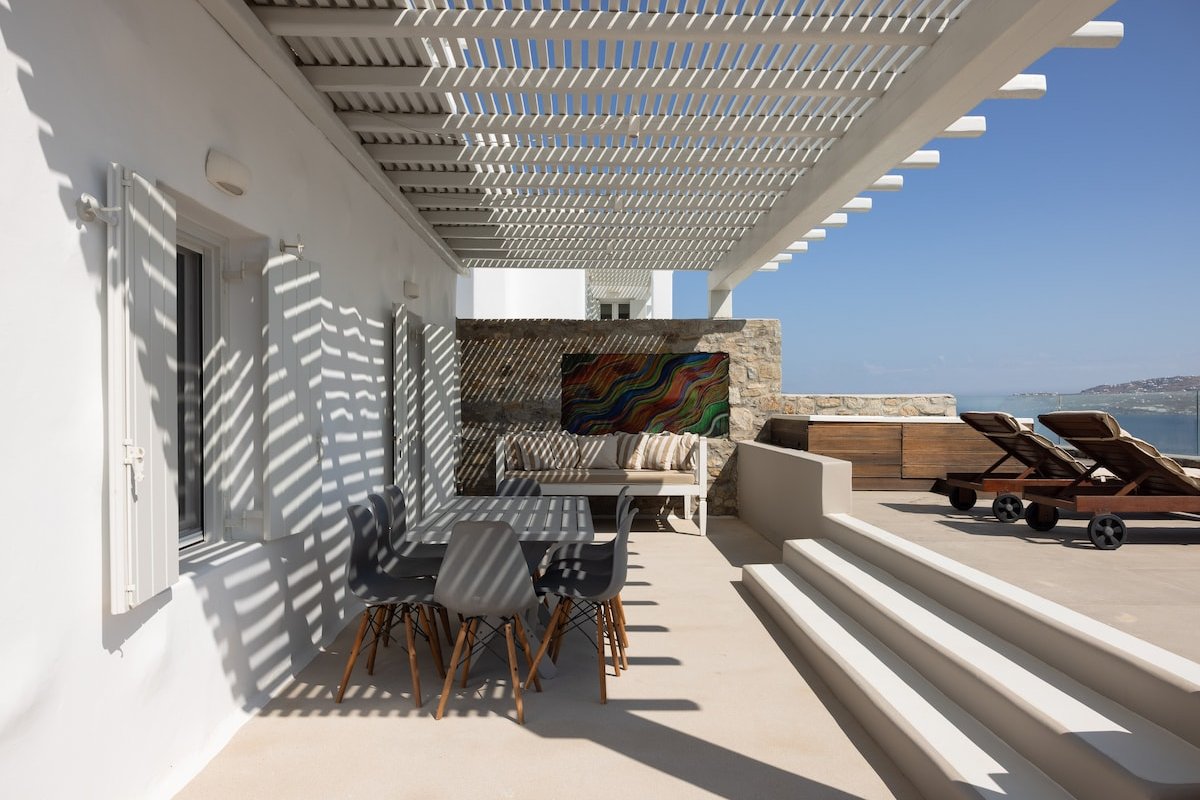 Home with Private Jacuzzi & Shared Swimming Pool gallery image 3