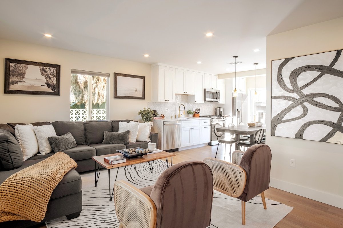 Dream 4BR HOUSE walk Beach & Bay gallery image 3