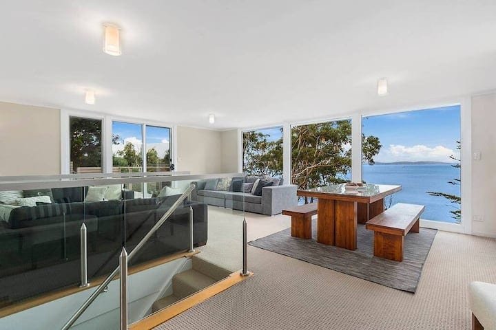 Hidden Bay Retreat 15 Min to Hobart, 5 Bed 3 Bath. gallery image 3