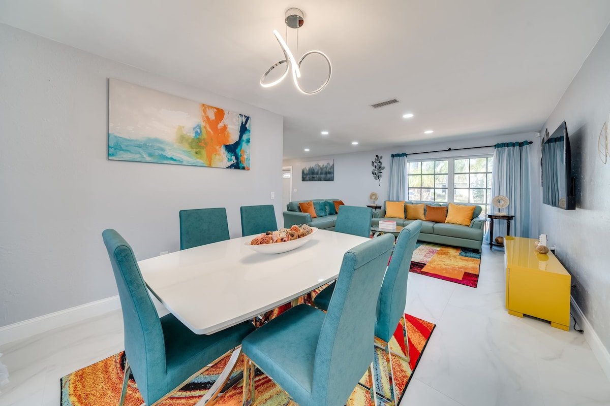 Modern Home with Heated Pool. Flexible Check In. gallery image 4