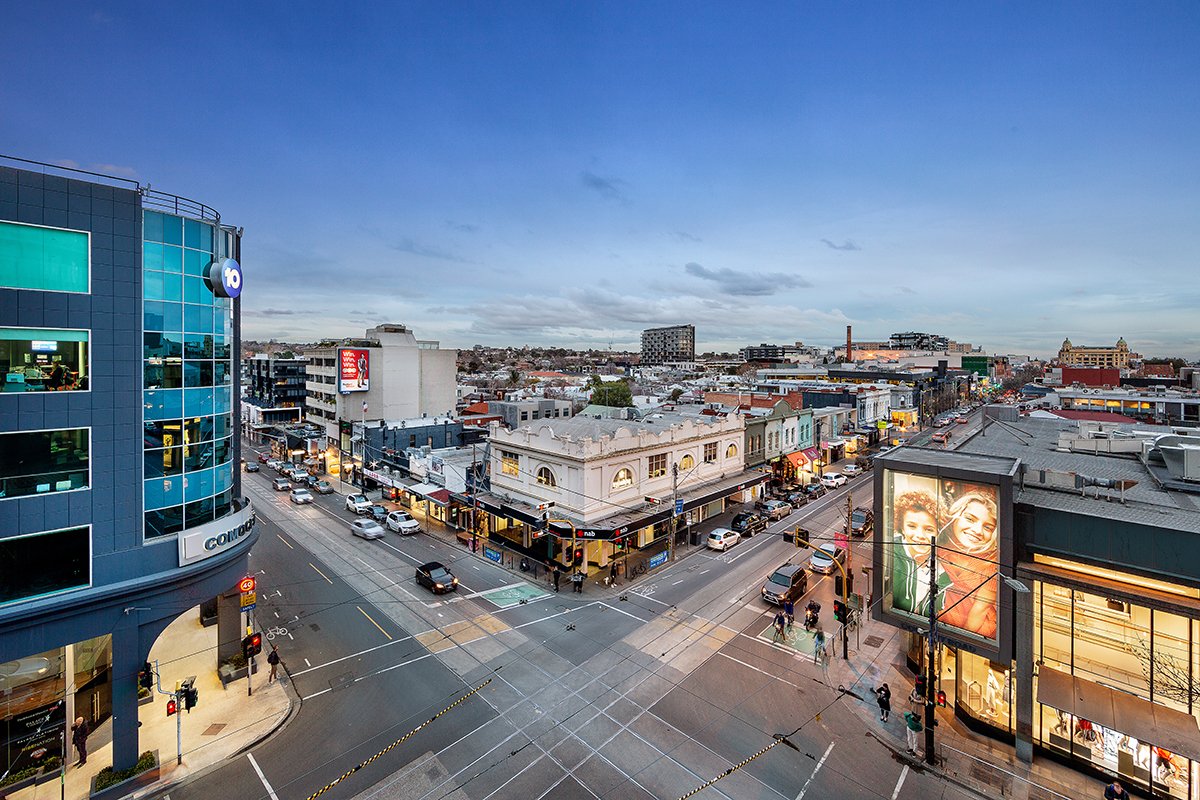 Stunning 6 Star Luxury- Car Spot, Pool, Gym & Wifi