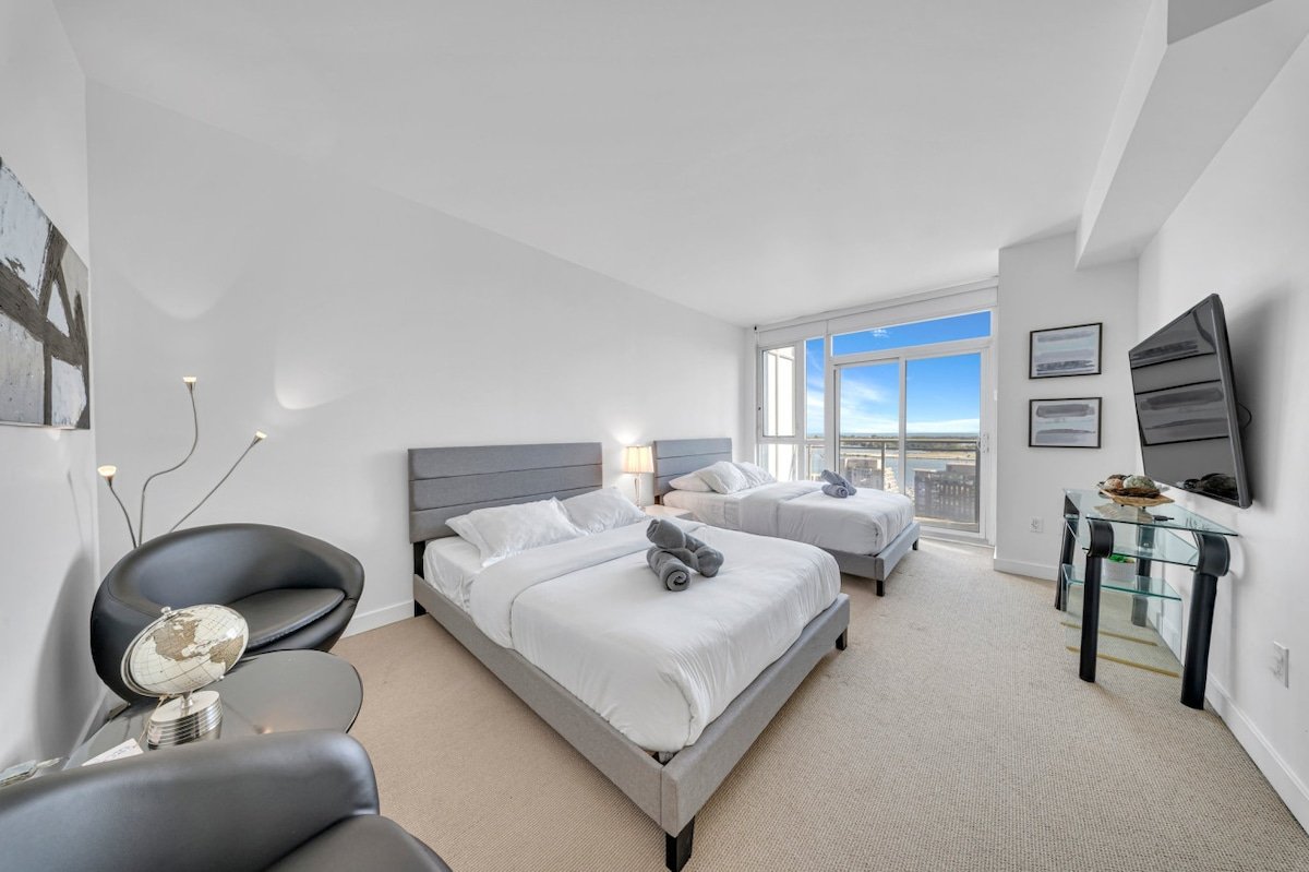 RentX|Lakeview 2-Storey Penthouse Paradise gallery image 5