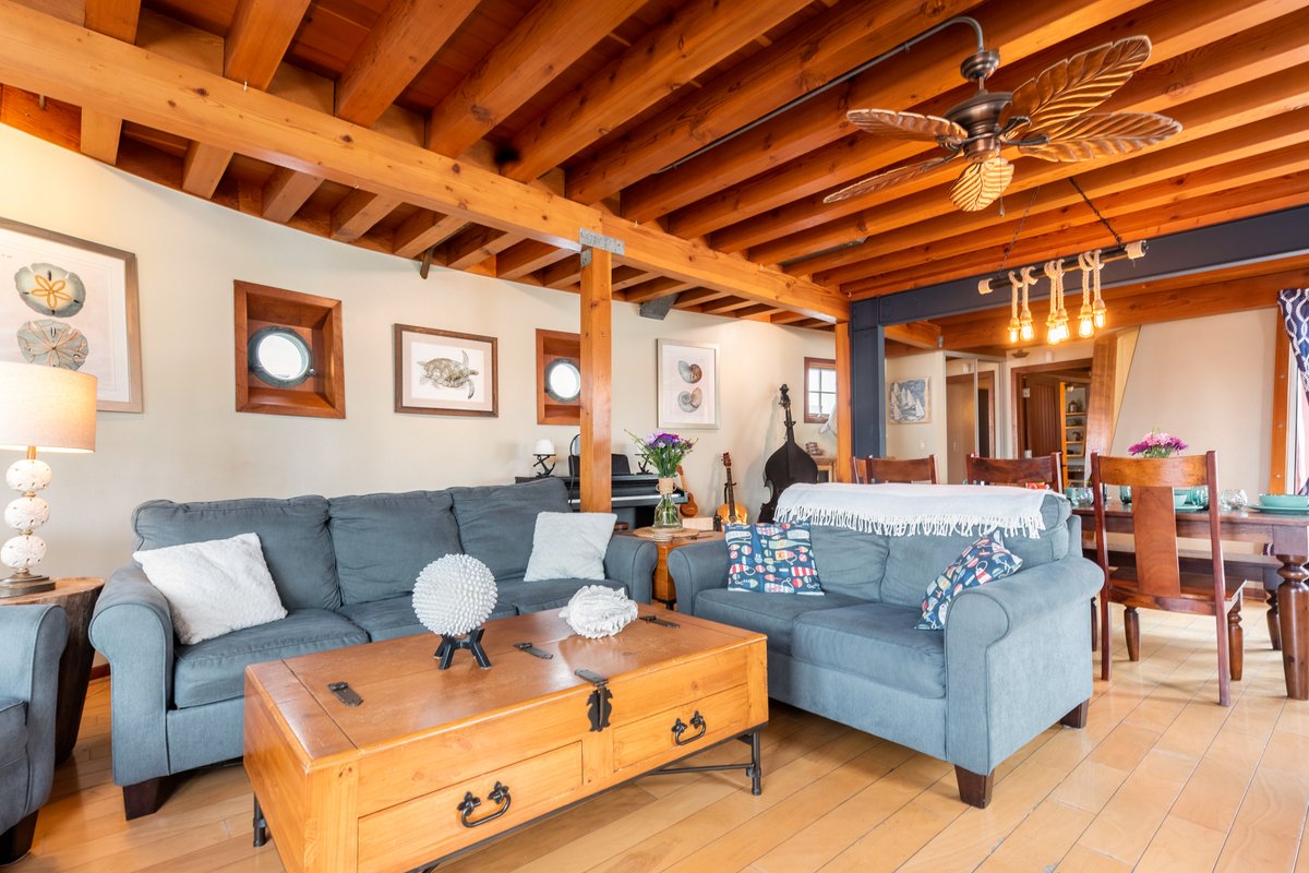 Mission Beach Tug Boat – Live the California Dream