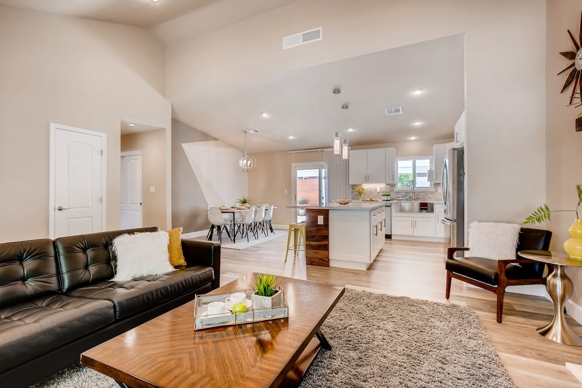 4BR Private Home with Pool gallery image 4