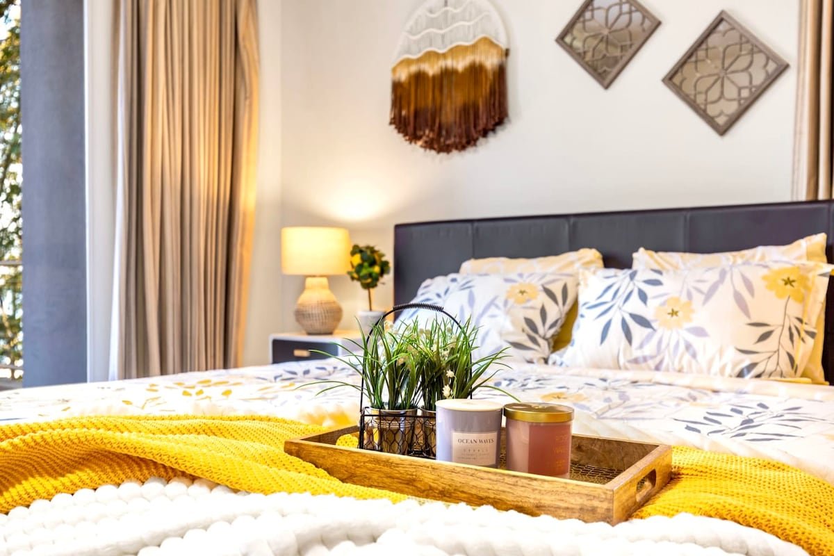 Purple House w/ Water View | 3 Decks | Gym | UW gallery image 4