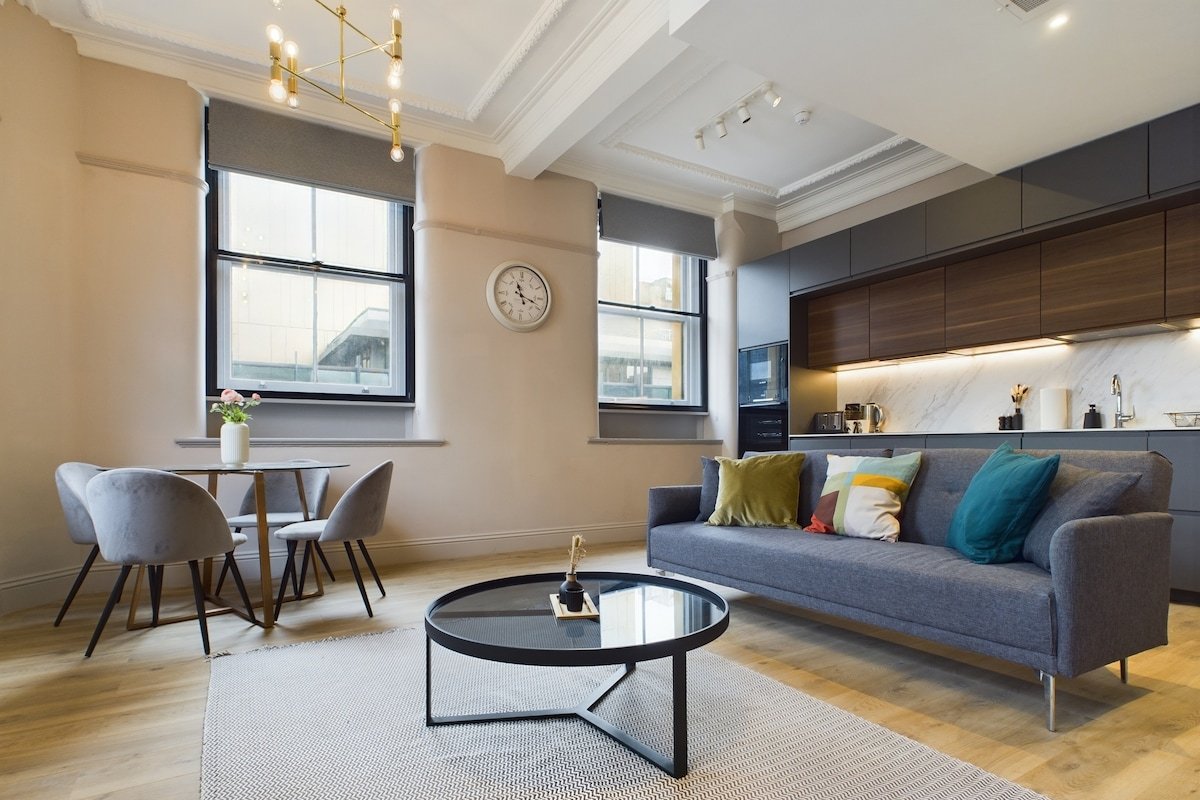 Manchester City Centre Classy 2Bedroom Apartment gallery image 3