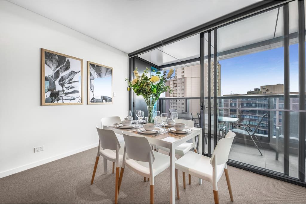 4BR Luxury Skytower |Views|CBD|Pool|Gym|Netflix gallery image 3