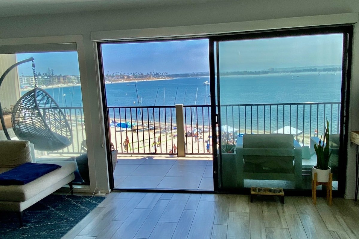 Luxury Waterfront Condo with Direct Beach Access! gallery image 3