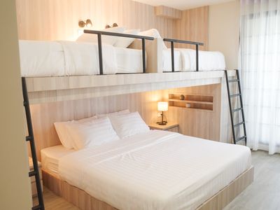 Private 6 min walk BTS ,7-11 Near by,Street food