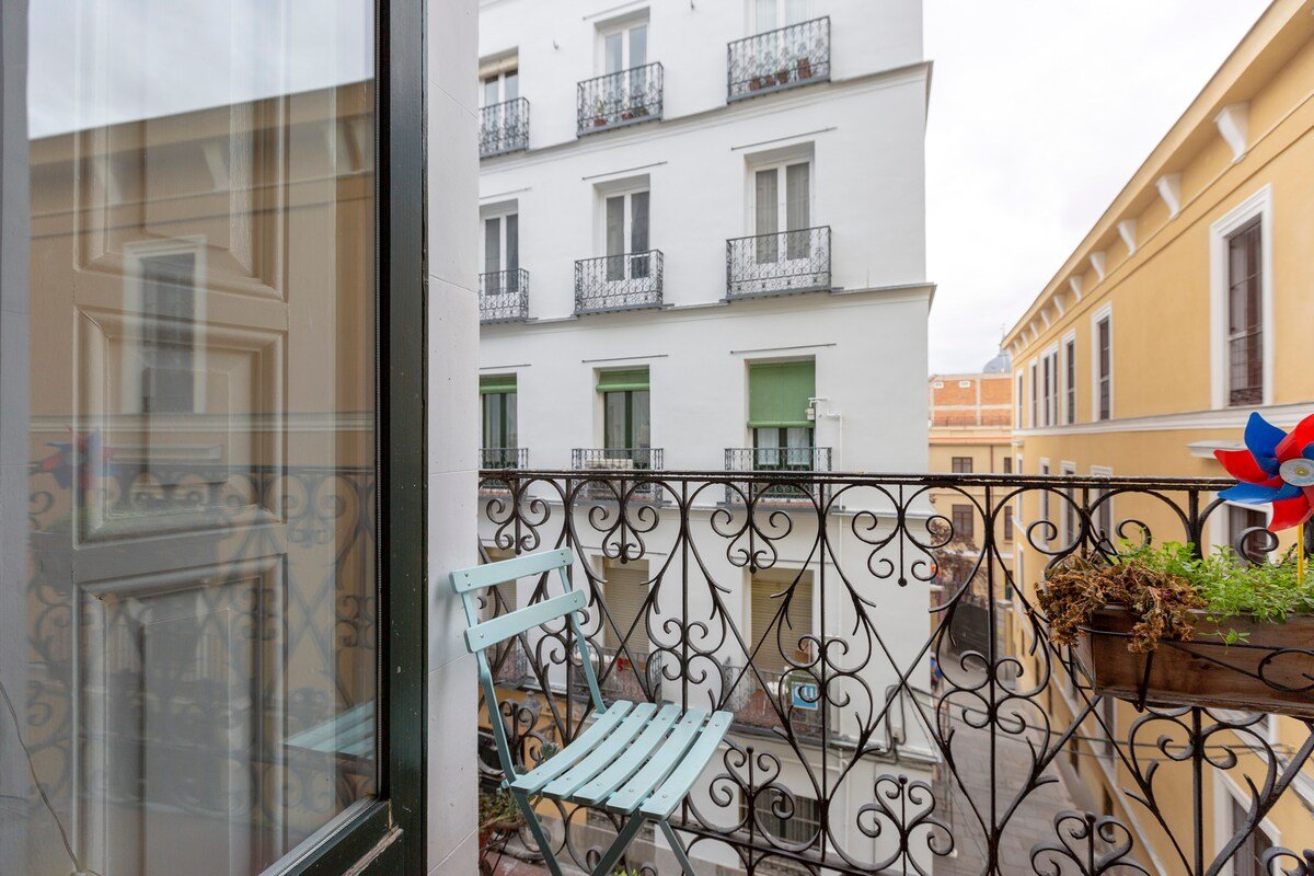 Gran piso, con encanto, en el Madrid histórico gallery image 4