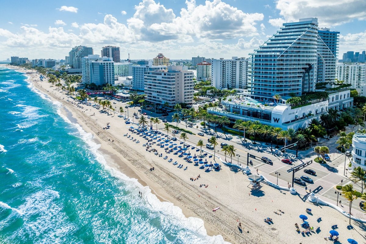 W Residence Penthouse 2BR + Den | Ocean Views gallery image 3