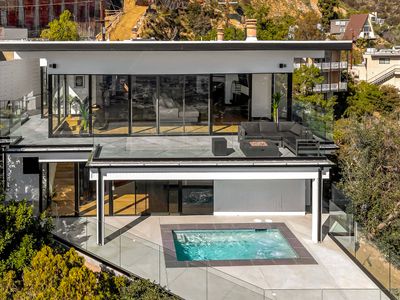 Hollywood Hills Retreat w/Guesthouse & City Views!