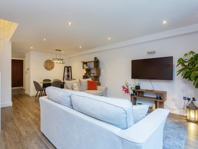 Stylish 3 bedroom apartment in Aldgate (Zone1)