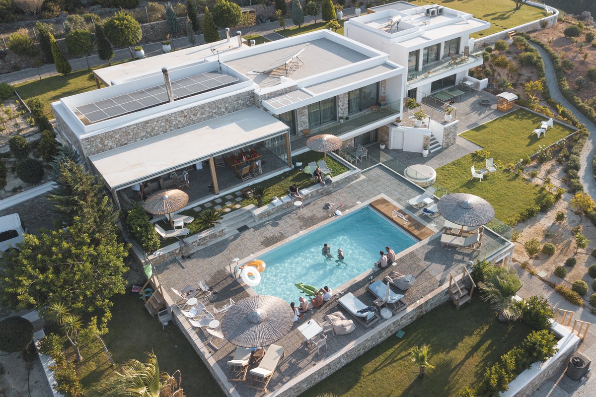 Breathtakig views – heated pool – sauna