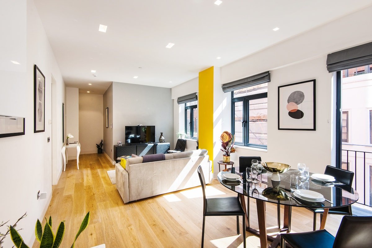 Heart of the Action: 2 bed nearby London Eye gallery image 4