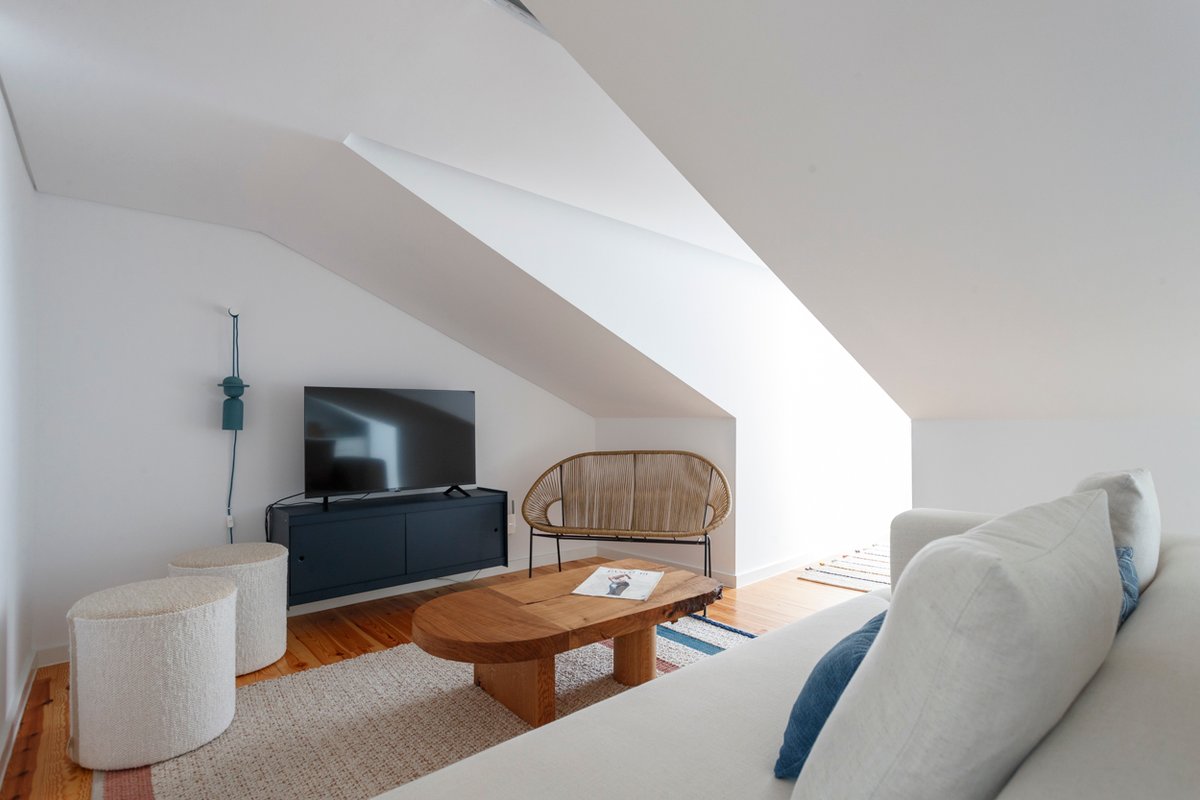 Sophisticated 3BR in Historic Chiado Sleeps 10