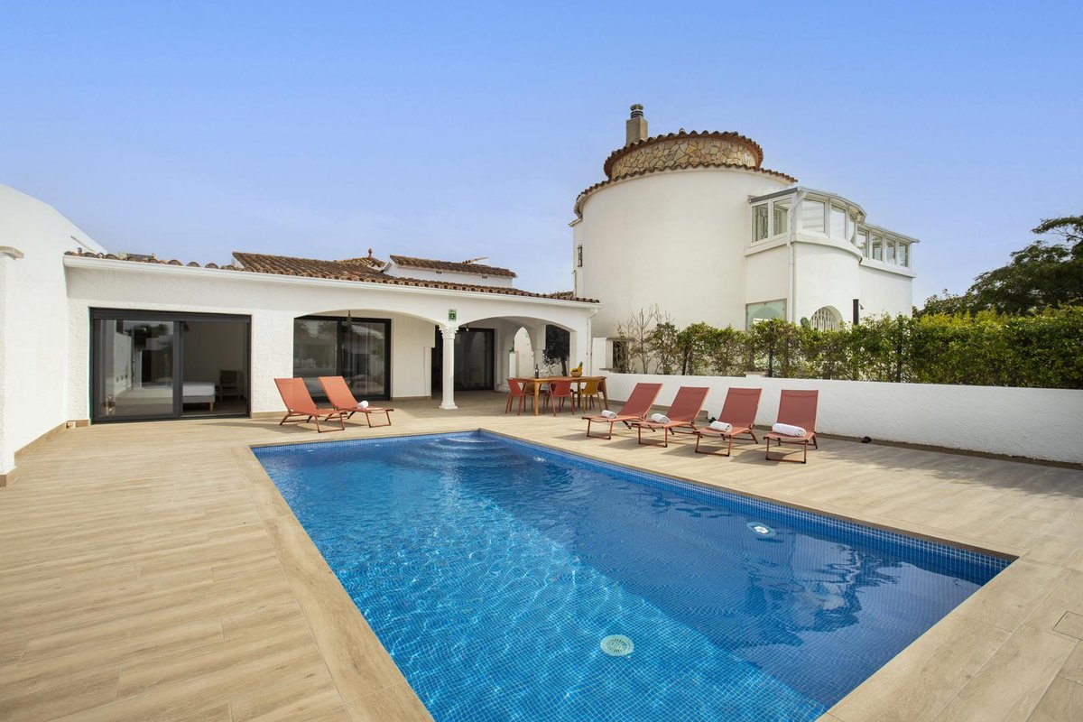 Totally renovated villa on the canal , 3 bedrooms