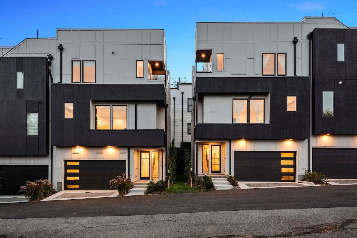 Soak Up the Skyline Views! ✦ Downtown ✦ Sleeps 24! gallery image 2