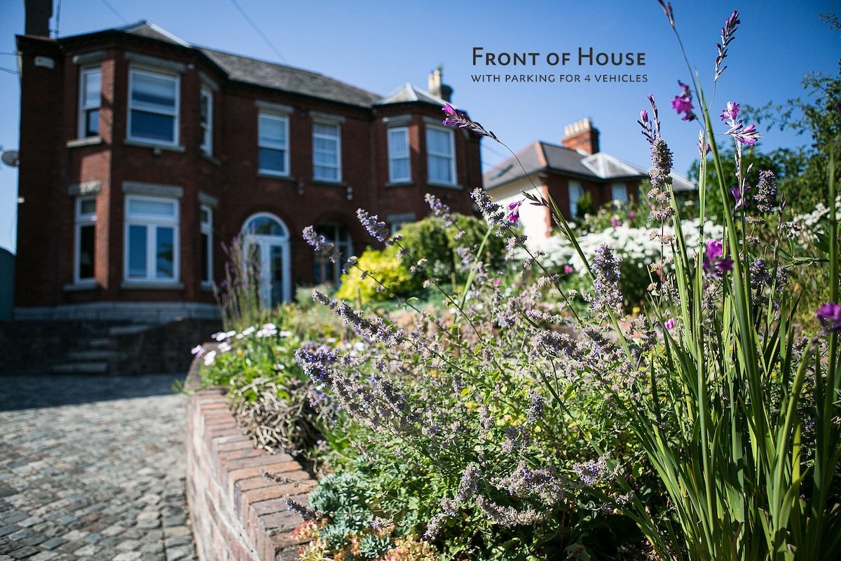 Large Luxury Architect Designed House,Sleeps 13/15 gallery image 3