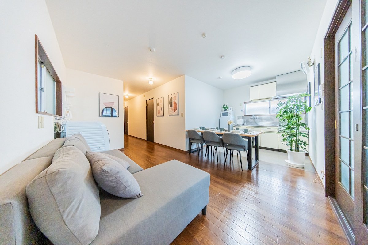 冷暖房完備/90㎡/5寝室/最大14人一軒家貸切/ディズニー&チームラボ&キッザニア15分/WiFi gallery image 2