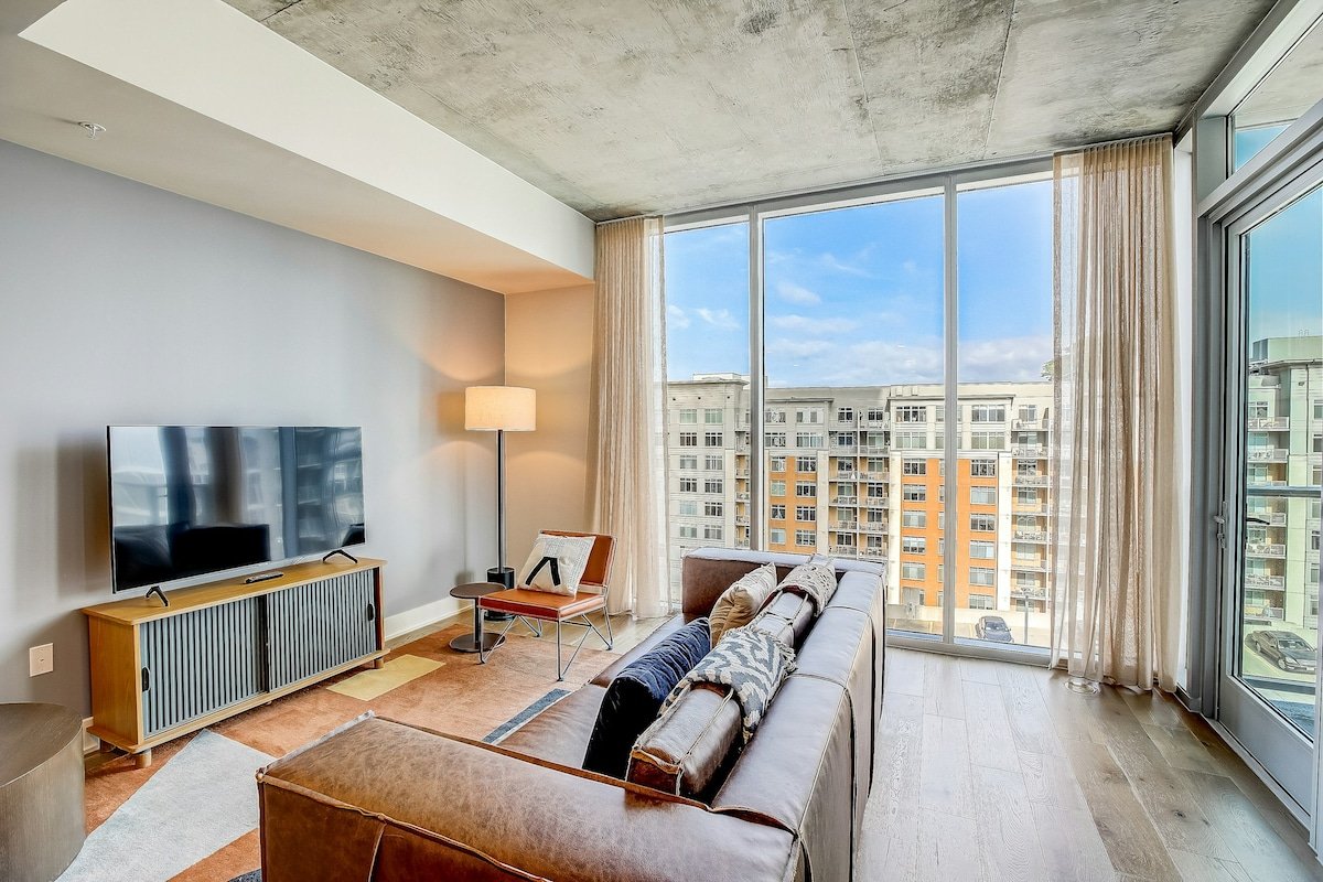 Hip 2BR Lakeview Natiivo Austin 13th-Floor gallery image 2