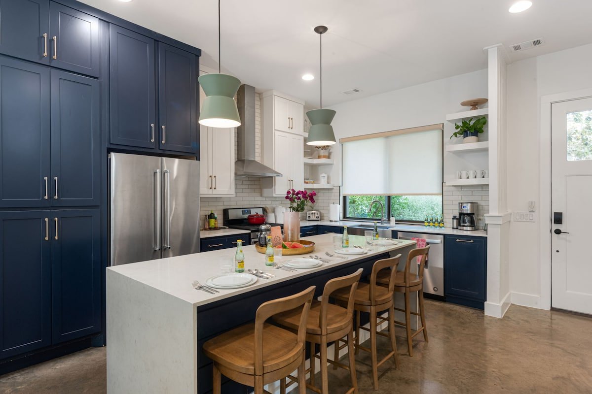 Pool, Hot Tub | 1mi Downtown | 2 Homes | 16 Guests gallery image 4