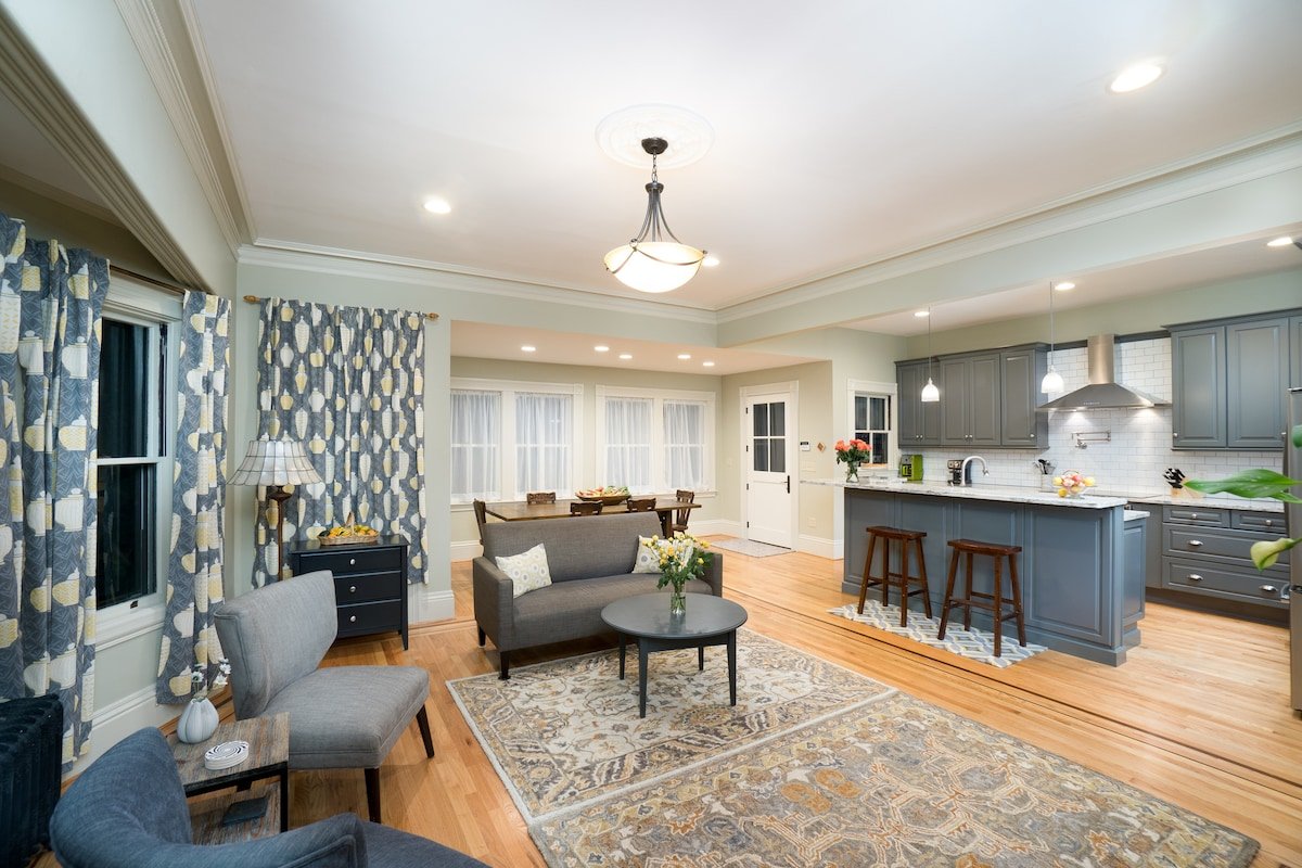 Elegant Victorian Home – East Side near Brown gallery image 5