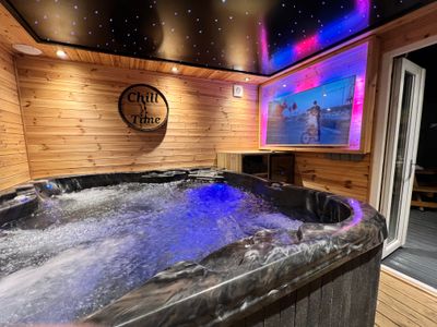 Luxurious 3 Bedroom Townhouse With Hottub & Sauna.